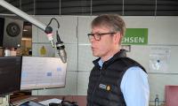 Torsten Roch, Leiter der Biosphärenreservatsverwaltung, im Studio von mdr Sachsen (Quelle: MDR SACHSEN / Simone Spang)